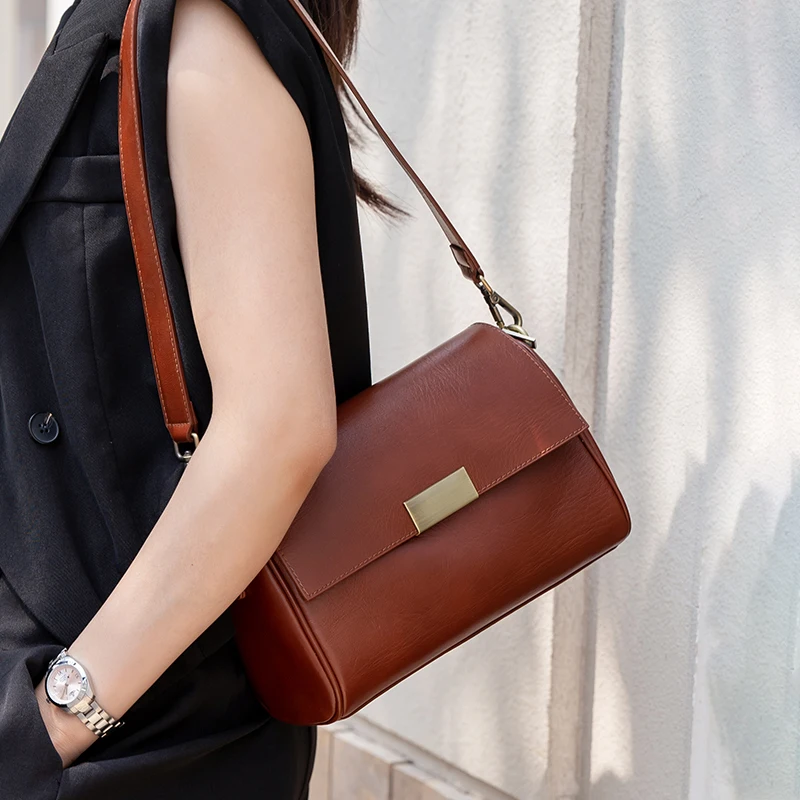 Luxury Bags China Wholesale - 牛革女性のショルダーバッグクロスボディバッグレトロ多用途レディース脇の下ファッション高級ブランドバッグ卸売ハンドバッグ