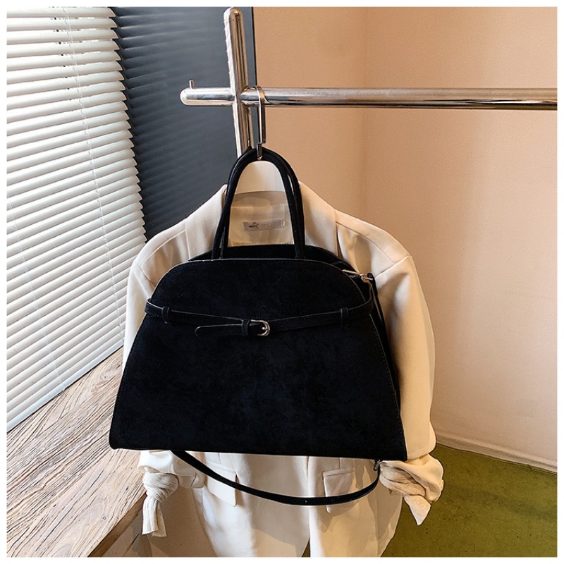 トップハンドルとベルトディテールが付いた構造化されたドーム型 - Structured Handbag Top Handle のレビューと価格
