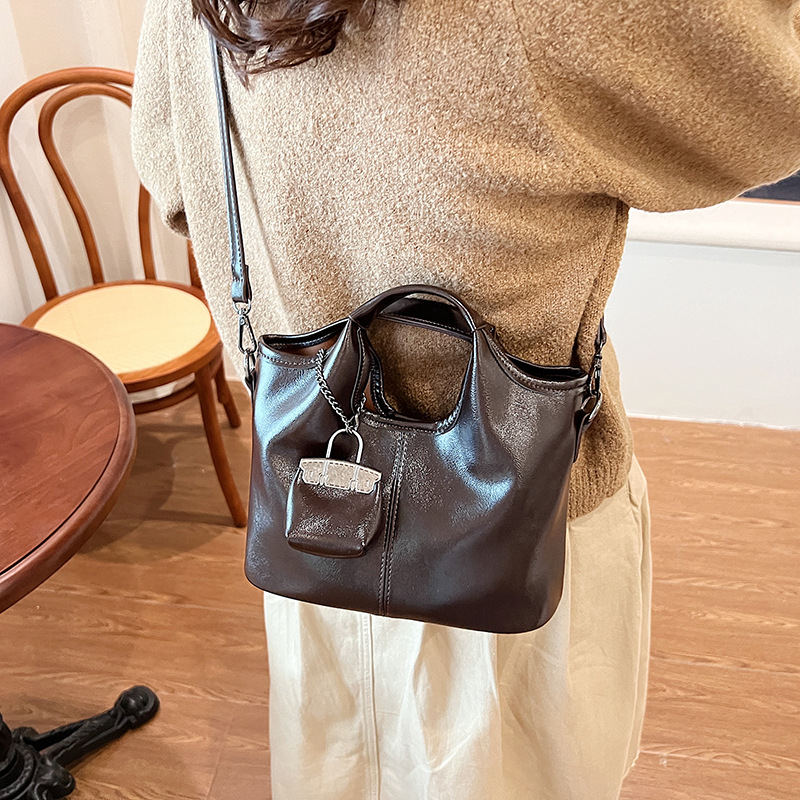 高品質人気販売中卸売ニッチデザインレトロファッション脇下クロ - Luxury Bags China Wholesale のレビューと価格