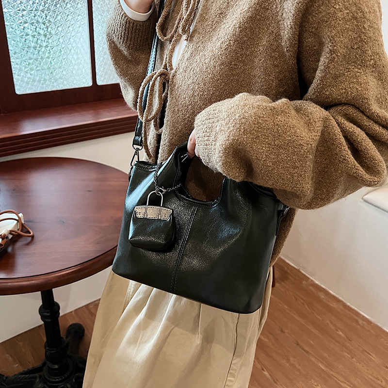 高品質人気販売中卸売ニッチデザインレトロファッション脇下クロ - Luxury Bags China Wholesale のレビューと価格