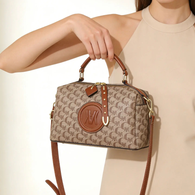 ボストンバッグ、ピローバッグ、レディースバッグ、ライトラグジ - Luxury Bags In のレビューと価格